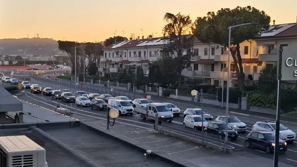 via della Repubblica alle 17.45
