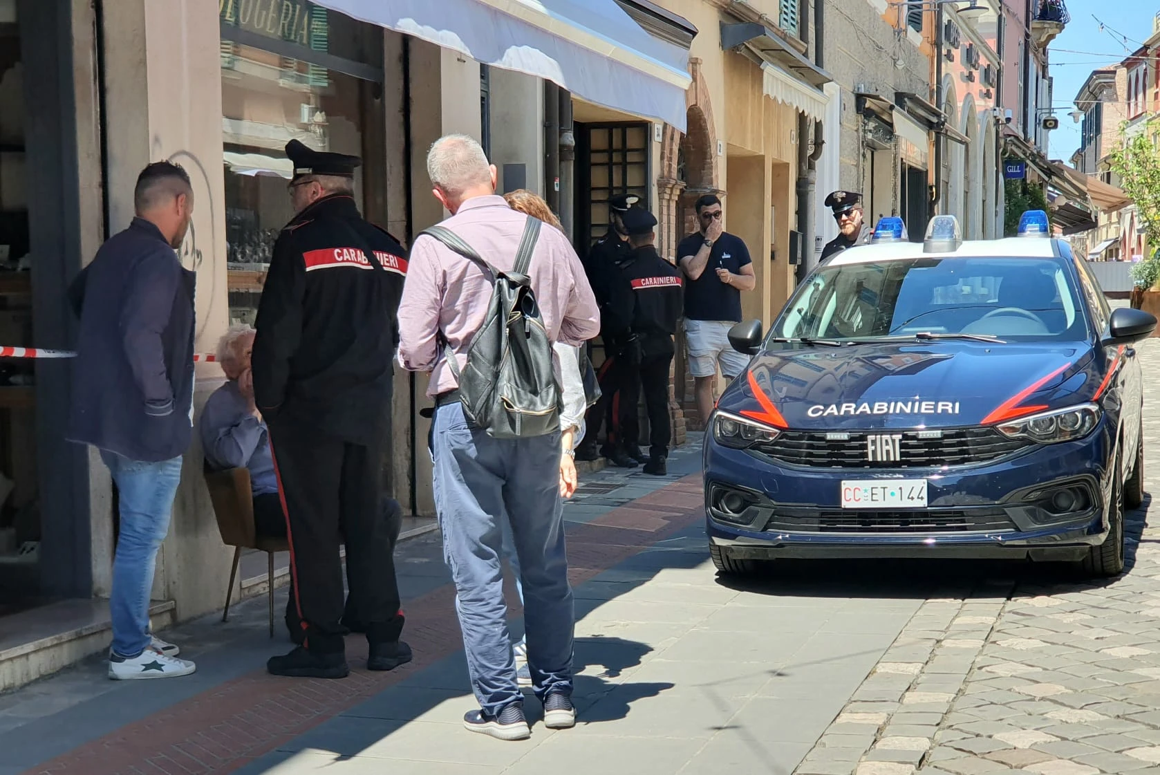 rapina alla gioielleria Pedrosi a Santarcangelo (foto Adriapress)