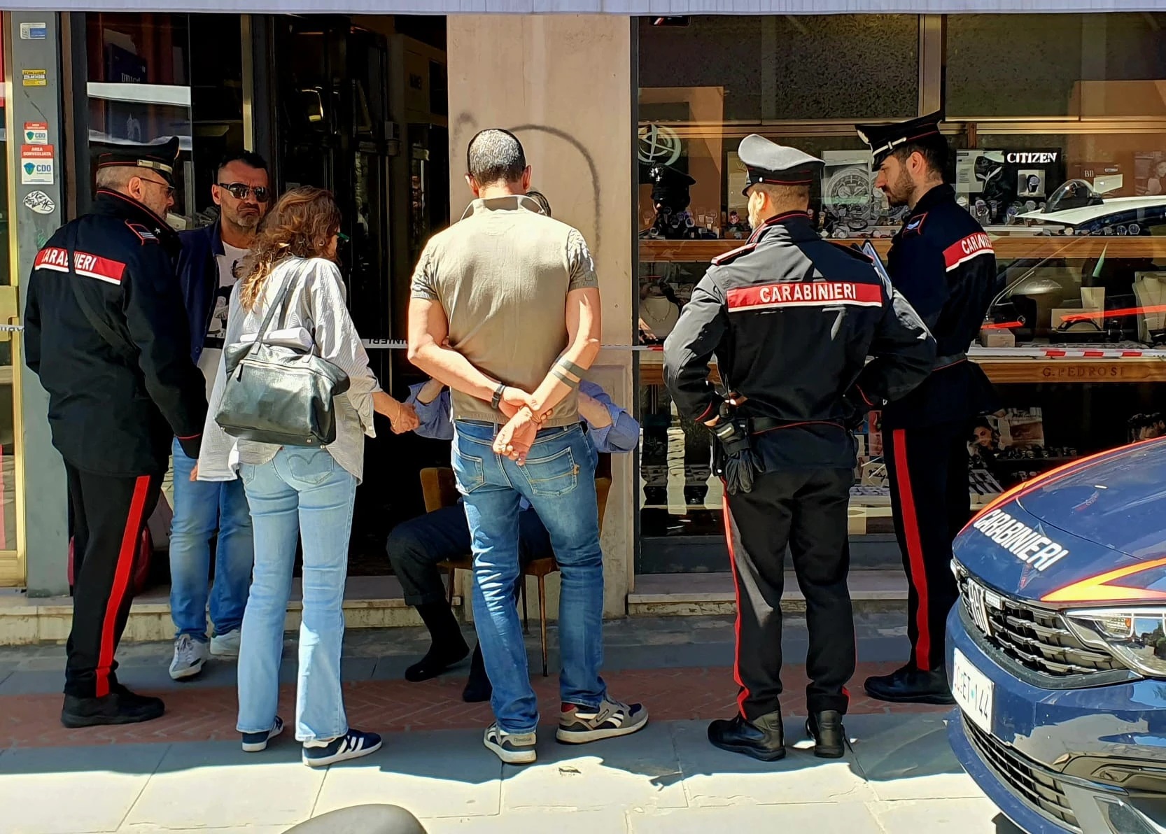 rapina alla gioielleria Pedrosi a Santarcangelo (foto Adriapress)