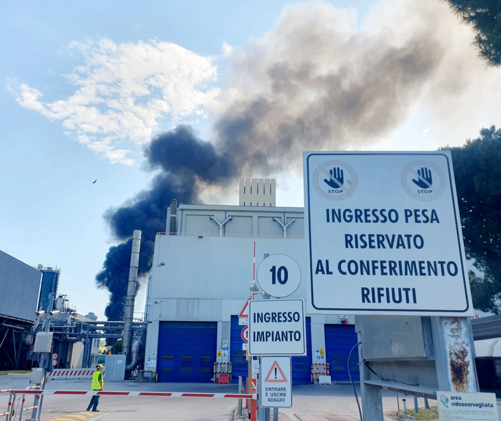fiamme a Raibano (Adriapress)