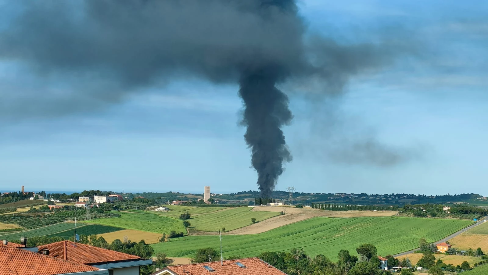 il denso fumo nero da Raibano