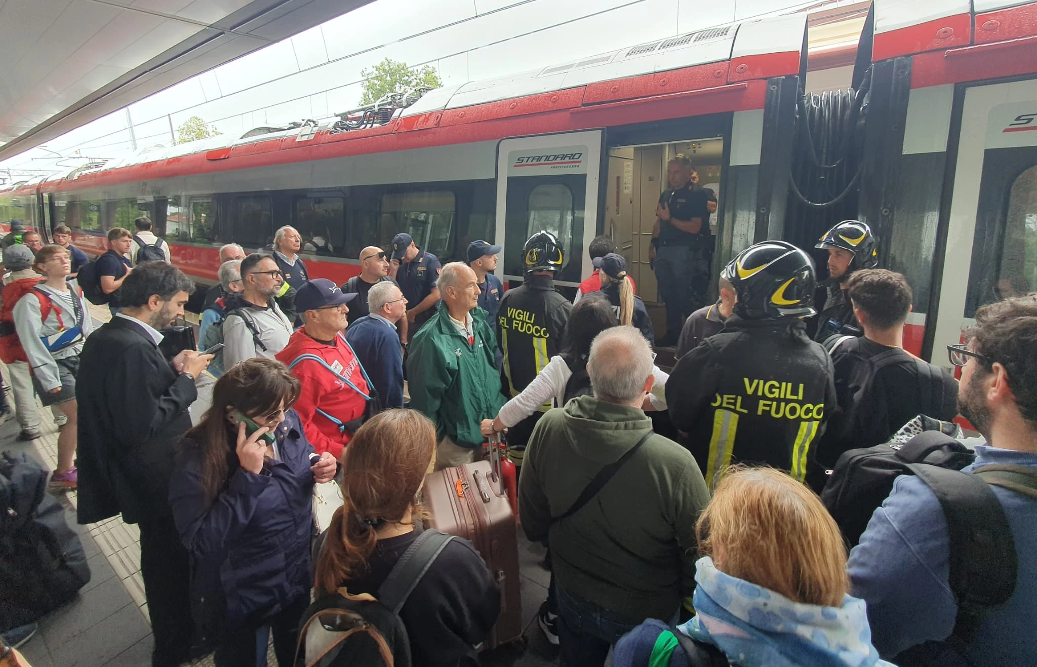 principio di incendio su un Frecciarossa, passeggeri a terra a Riccione (Adriapress)