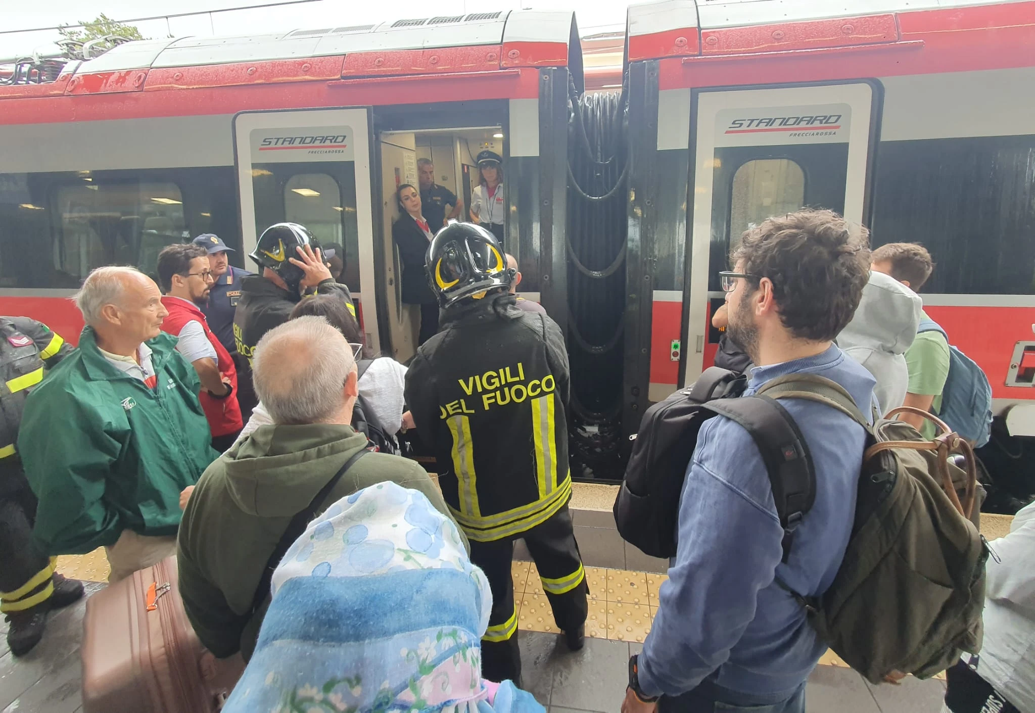 principio di incendio su un Frecciarossa, passeggeri a terra a Riccione (Adriapress)