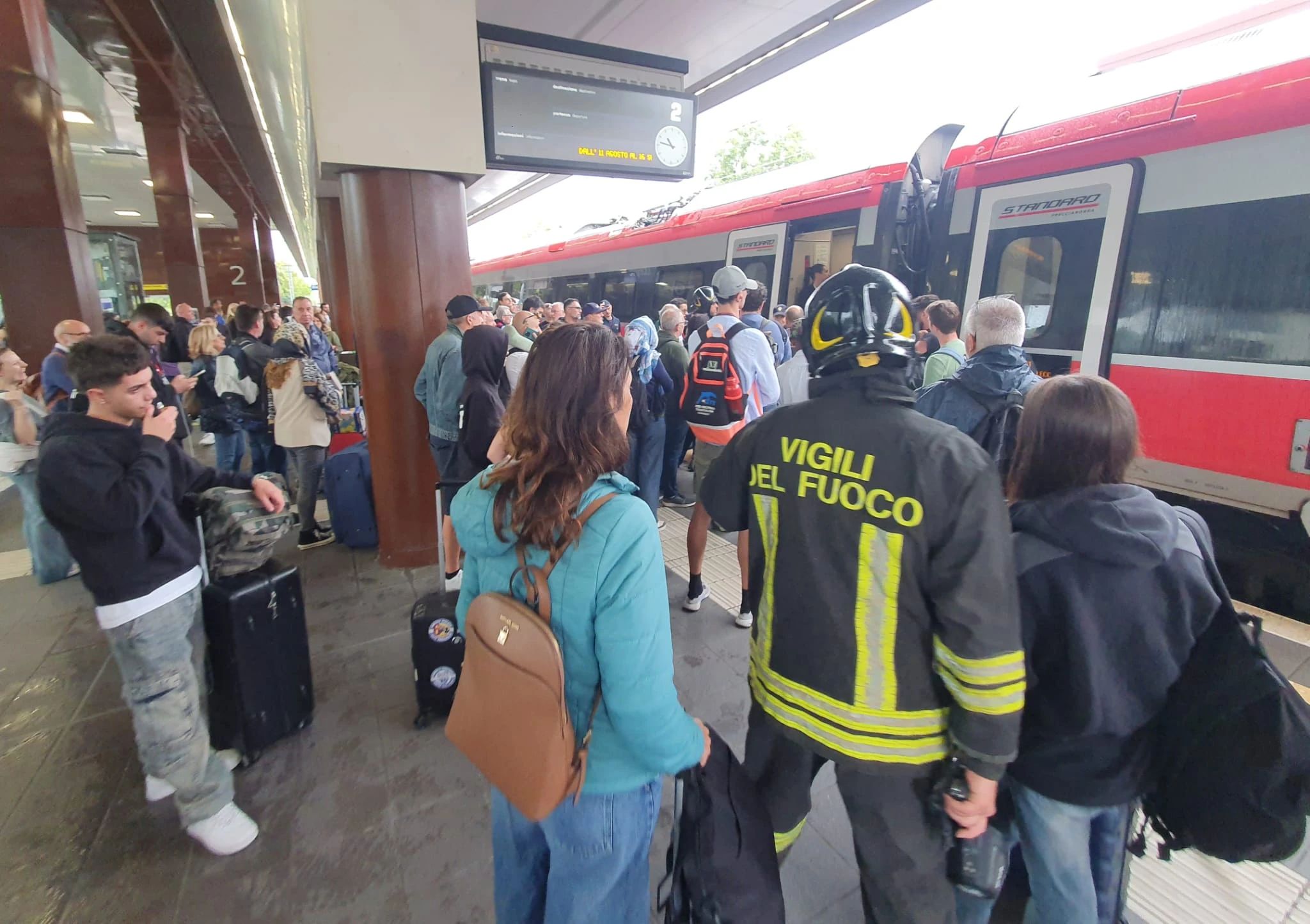 principio di incendio su un Frecciarossa, passeggeri a terra a Riccione (Adriapress)