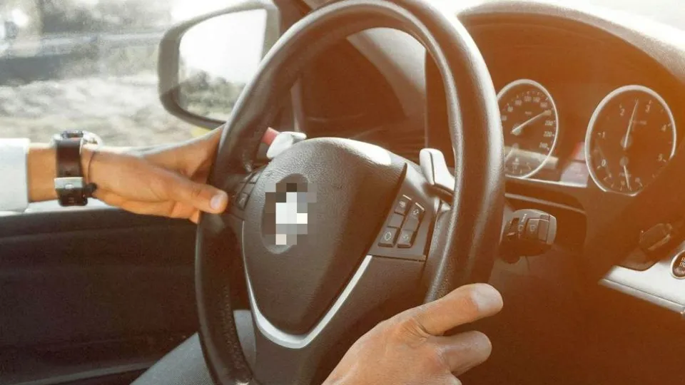 al volante (foto pexels)