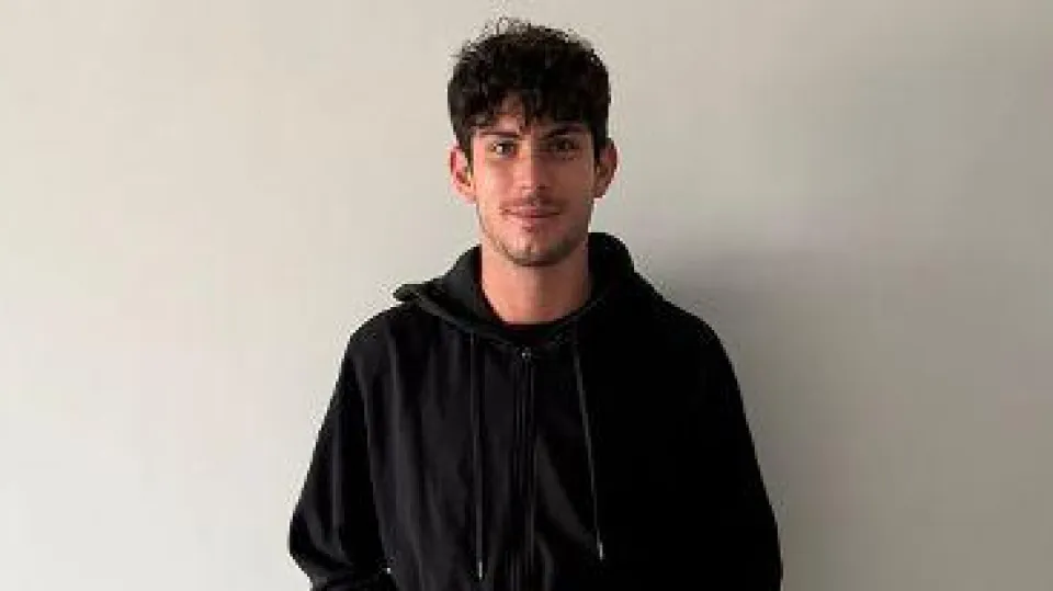 Alessandro Pecci con il trofeo vinto a Sharm