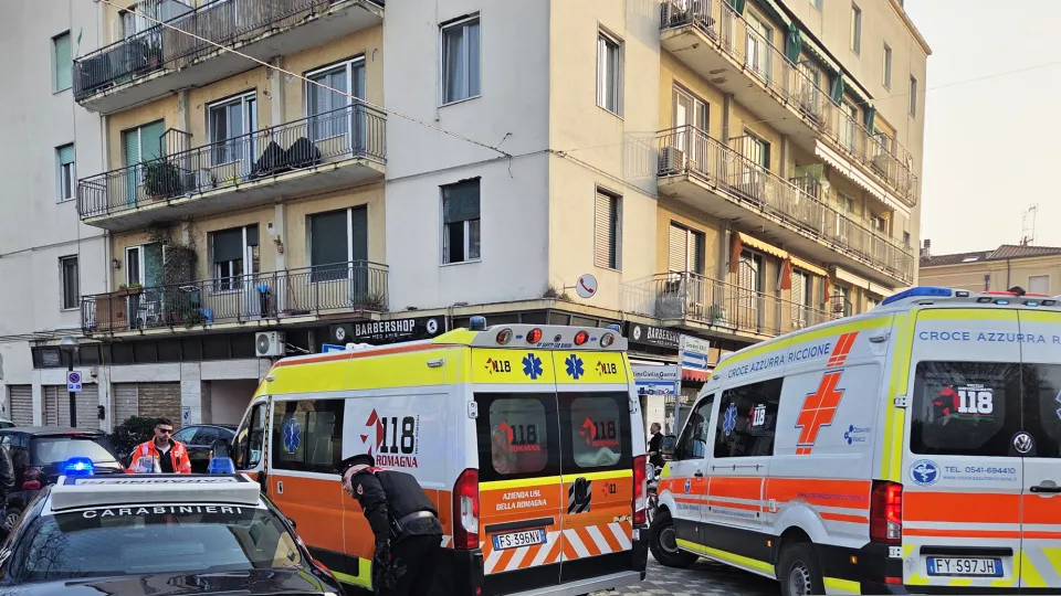Ambulanze e carabinieri a Borgo Marina (foto Migliorini)