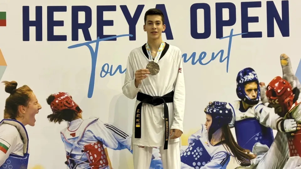 Andreas Miserendino con la medaglia conquistata in Bulgaria