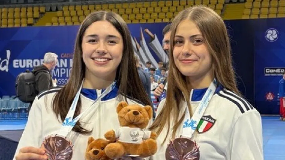 Anna Orsetti e Martina Padoan con le medaglie vinte a Cipro