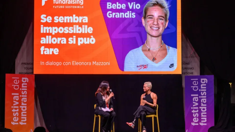 Bebe Vio con Eleonora Mazzoni sul palco di piazzale Ceccarini