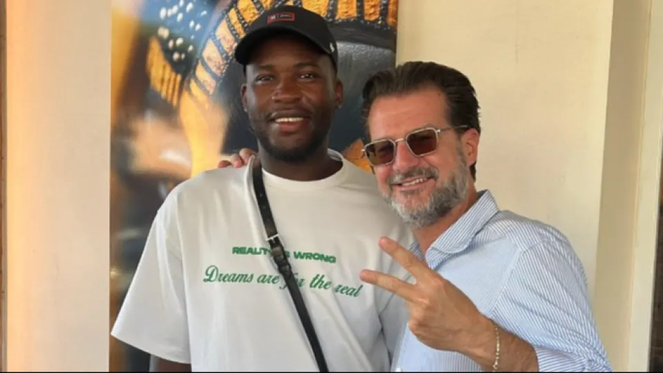 Bomber Camara con il presidente Manzi