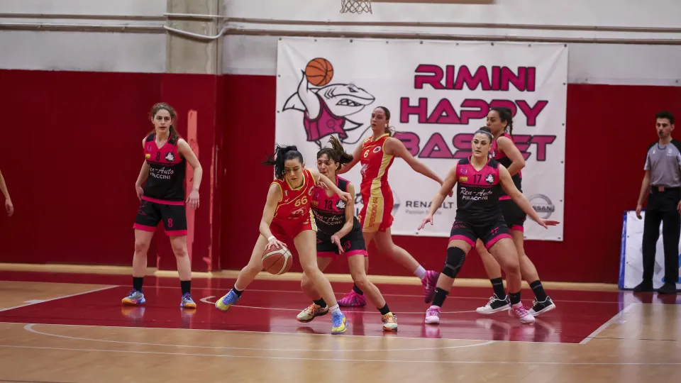 Caterina Pratelli, Beatrice Benicchi e Chiara Monaldini schierate in difesa (Foto @Gabriele Zinzani)