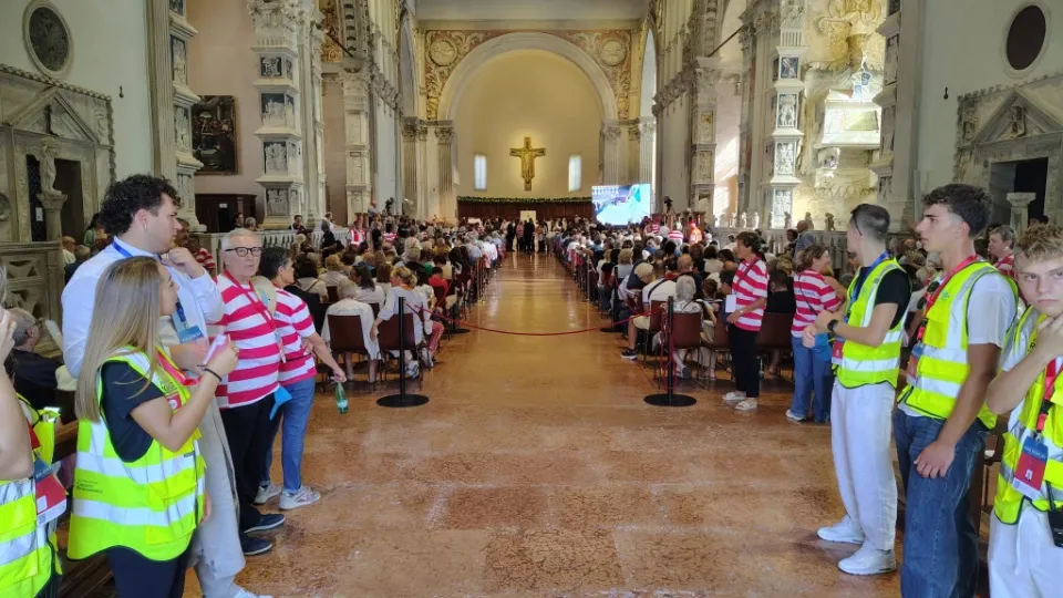 chiesa attende il papa