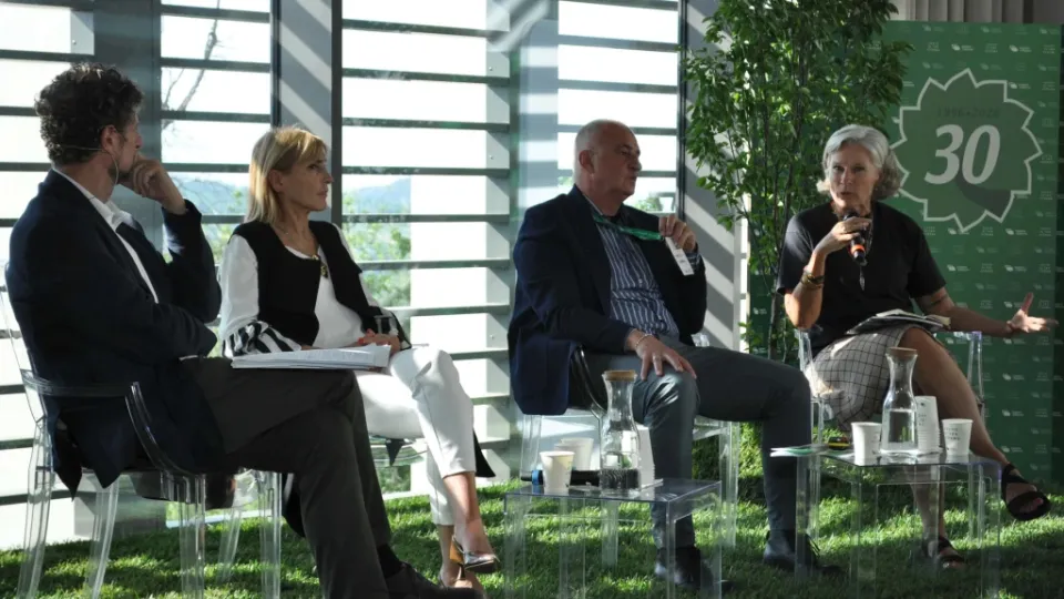 Da sinistra Edoardo Vigna; Alessandra Astolfi, Global Exhibition Director di Ecomondo; Maurizio Carbone, direttore operativo Sogliano Ambiente; e Giovanna Melandri, Presidente Human Foundation.