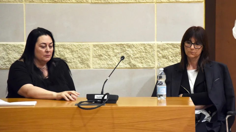 Da sinistra Manuela Bianchi e Romina Sebastiani sul banco dei testimoni (foto Migliorini)