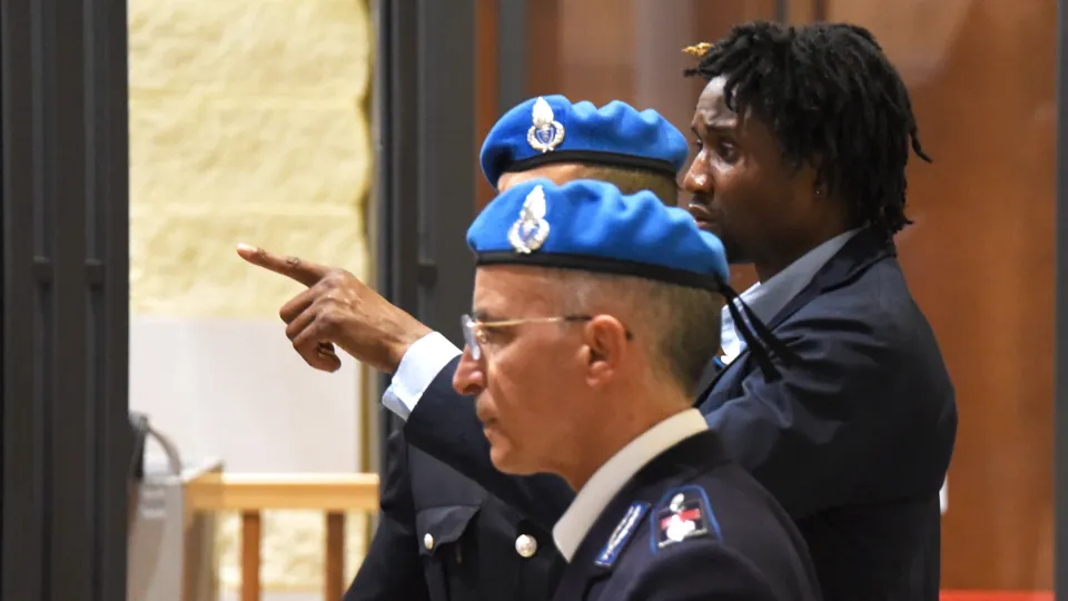 Dassilva in aula scortato dalla polizia Penitenziaria