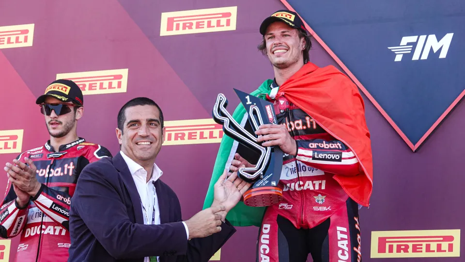De Pascale premia Bulega (©Foto Petrangeli)