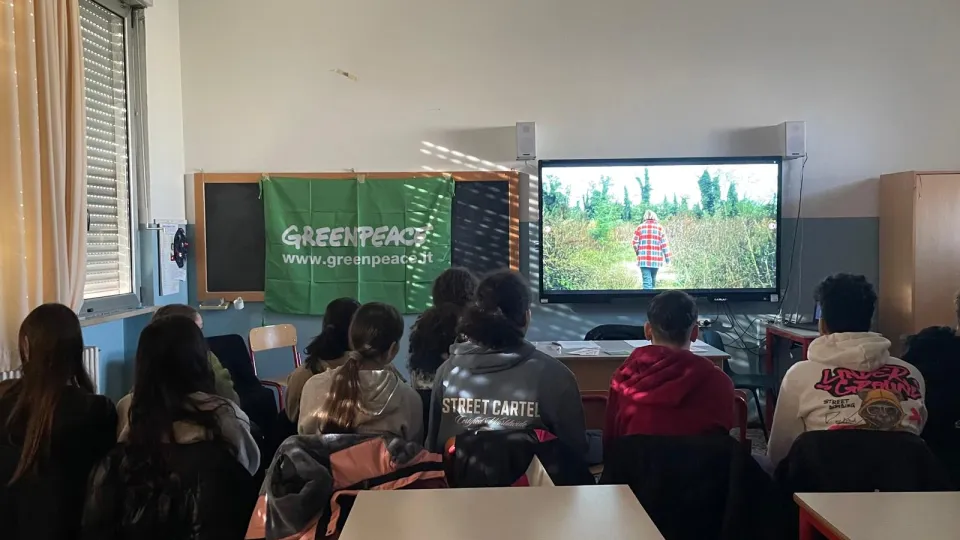 documentario greenpeace nelle scuole