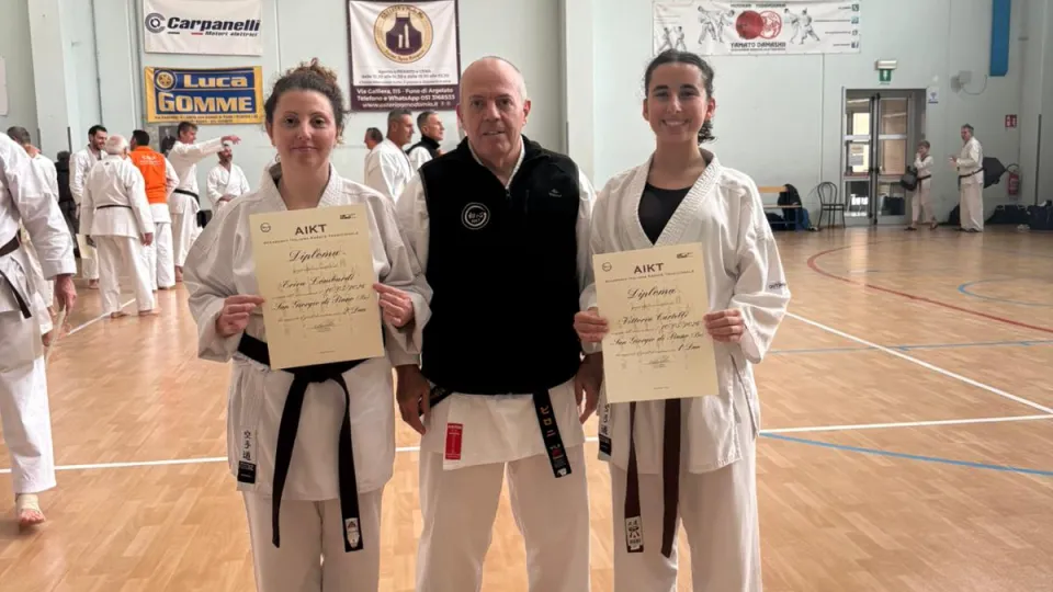 Erica Lombardi e Vittoria Cartelli insieme al Maestro Denis Pironi
