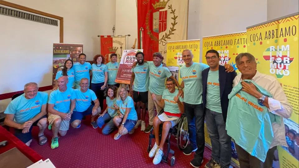 Foto di gruppo al termine della conferenza stampa