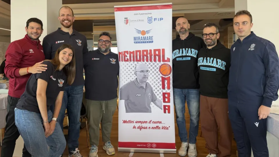 Foto di gruppo al termine della presentazione