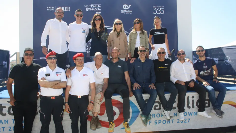 Foto di gruppo al termine della presentazione
