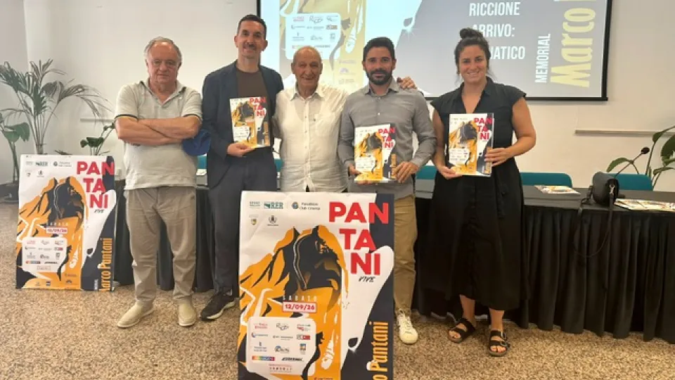Foto di gruppo al termine della presentazione