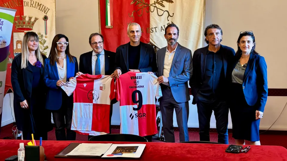 Foto di gruppo al termine della presentazione