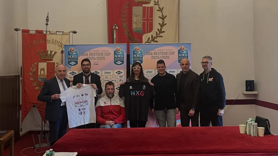 Foto di gruppo al termine della presentazione della Rimini Basket Week