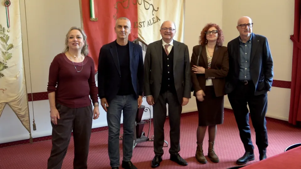 foto di gruppo alla firma dell'accordo