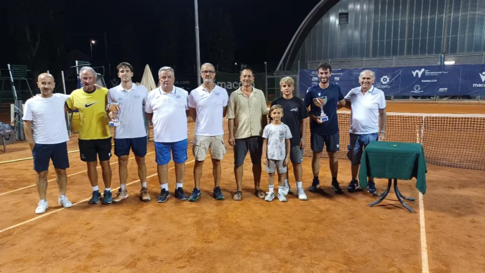 Foto di gruppo alle premiazioni del Memorial “Cristian Cavioli”