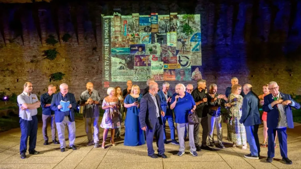 foto di gruppo dei protagonisti