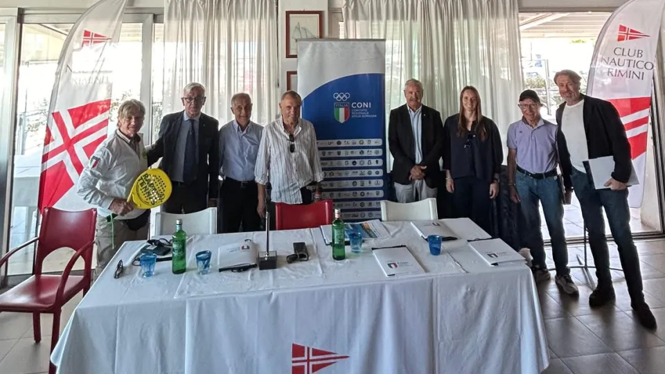 Foto di gruppo dei rappresentanti delle Federazioni