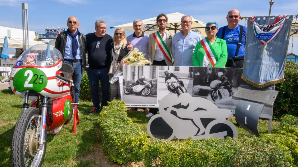 Foto di gruppo durante la commemorazione