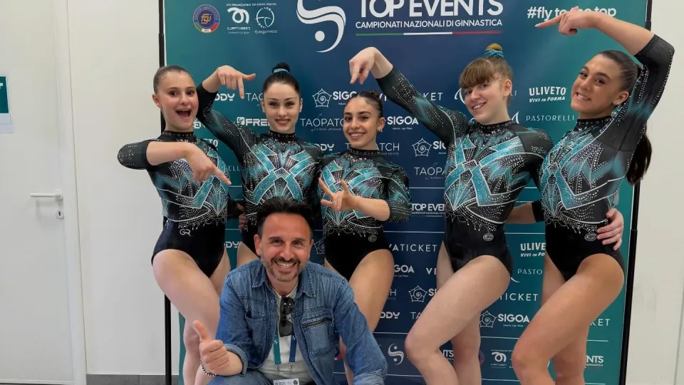 Francesco Poesio insieme alla squadra di A1