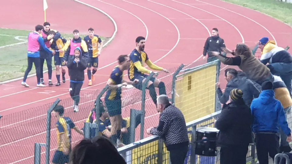 Giacomo Cecconi festeggia il gol dell'1-0