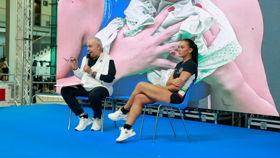Giorgia Villa sul palco di Ginnastica in Festa insieme a Fabio Gaggioli