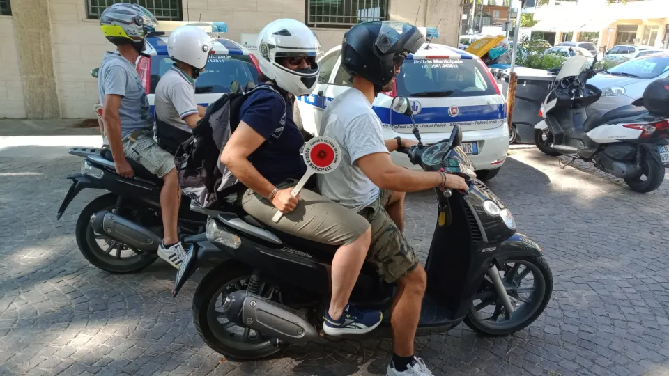 gli agenti della Polizia Locale