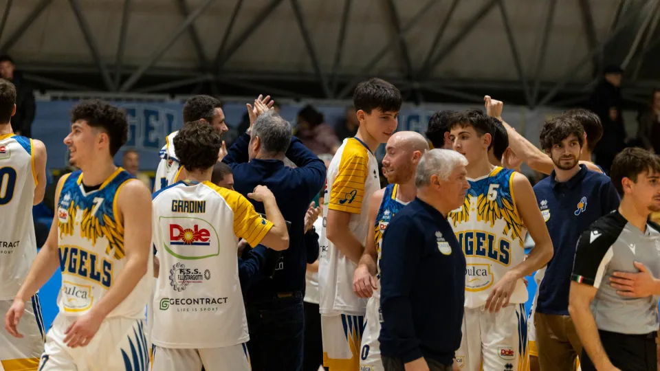 Gli Angels festeggiano la vittoria