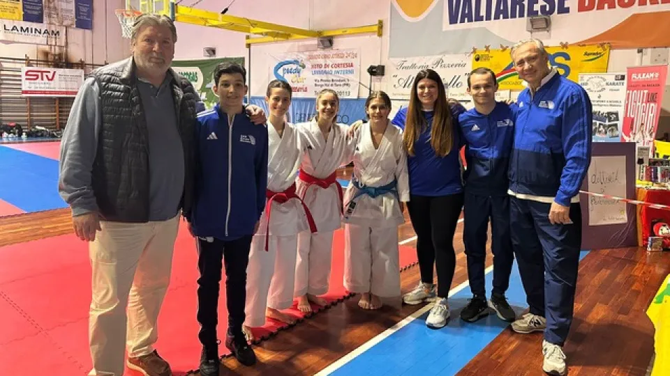 Gli atleti del Campionato Regionale Cadetti con il presidente Villa e gli allenatori