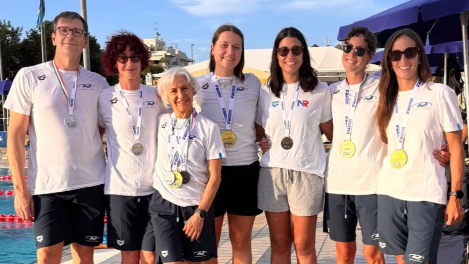 Gli atleti della Polisportiva Riccione con le medaglie al collo