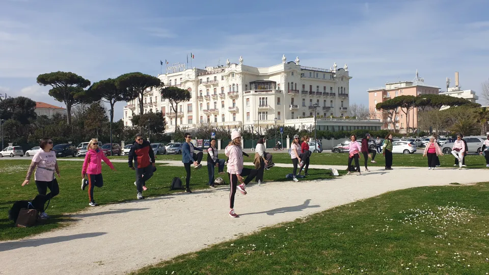 Gli esercizi alla rotonda Lucio Battisti