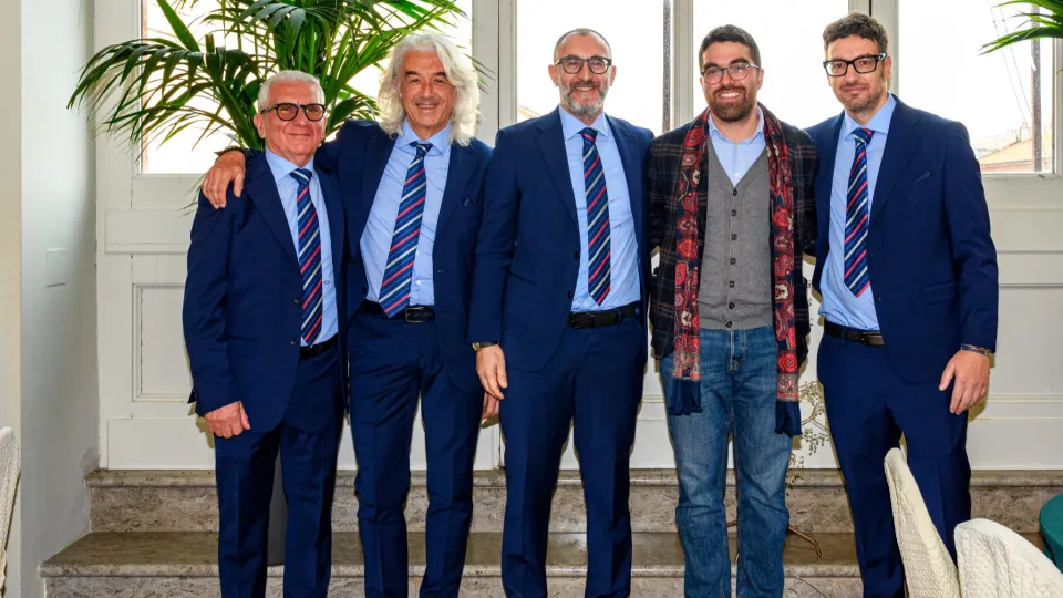 Gli organizzatori della Rimini Marathon insieme all'assessore allo Sport Michele Lari