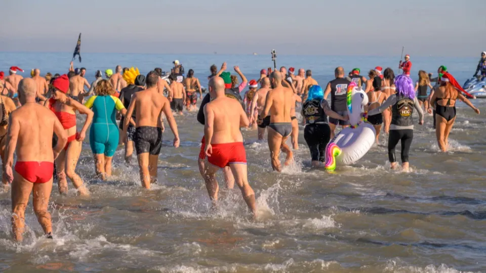 i bagnanti del tuffo di Capodanno