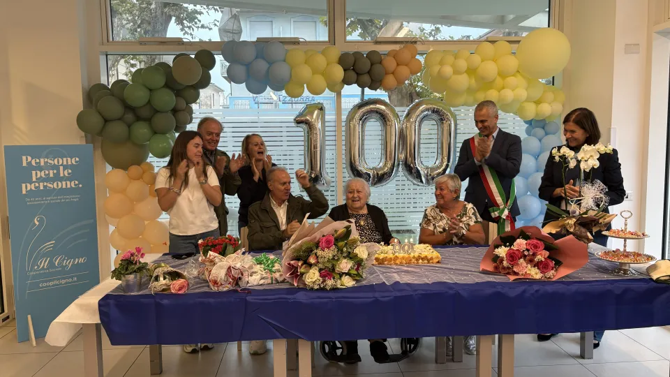 I festeggiamenti con il sindaco Sadegholvaad