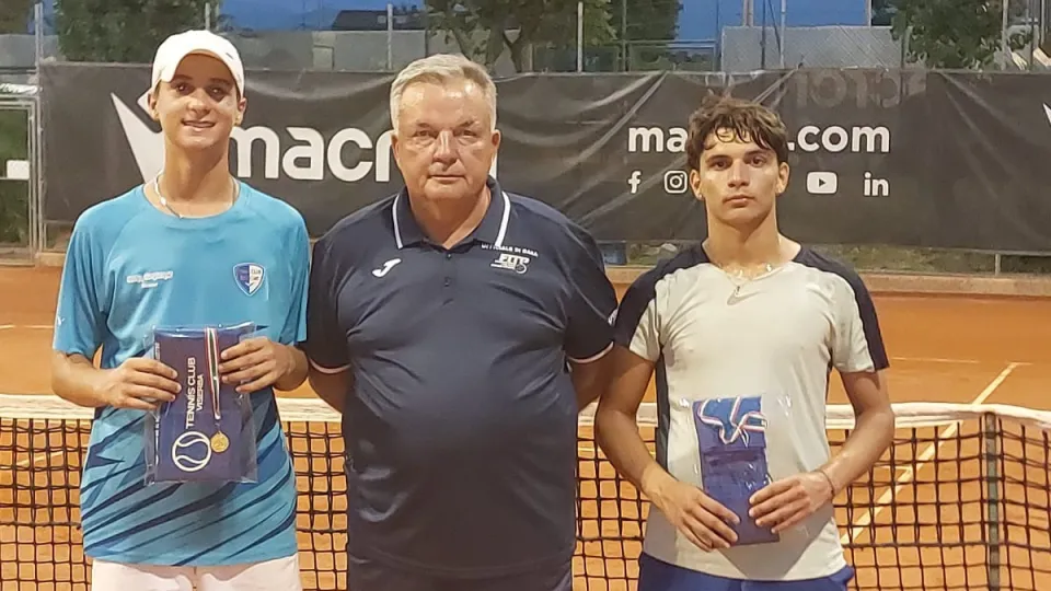 I finalisti del torneo di 3ª con il giudice arbitro Giuseppe Del Bianco