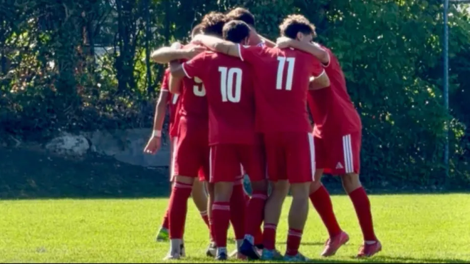 I giocatori del Victoria festeggiano dopo un gol