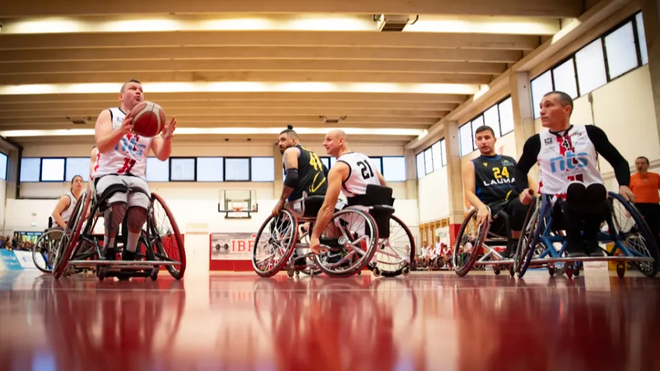 I giocatori di NTS Informatica Rimini in azione