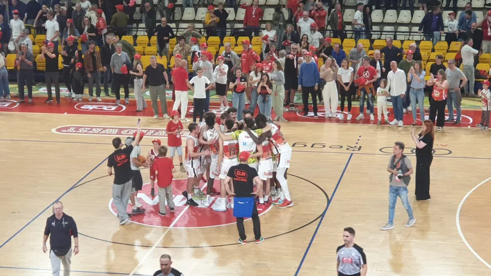 I giocatori di RBR festeggiano la vittoria
