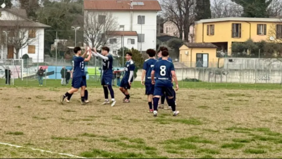 I ragazzi dell'Under 17 del Misano festeggiano
